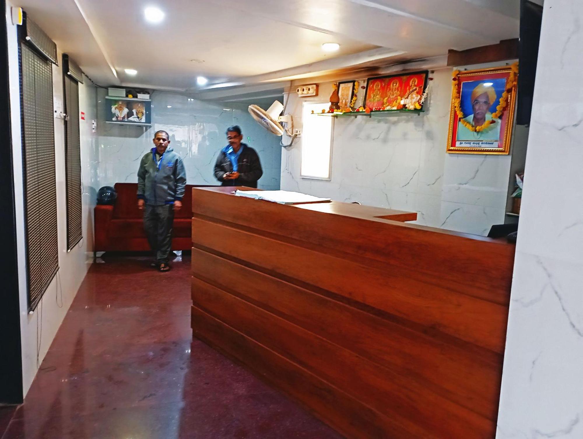 Staymaker Shri Shakti Residency Hubli Eksteriør billede